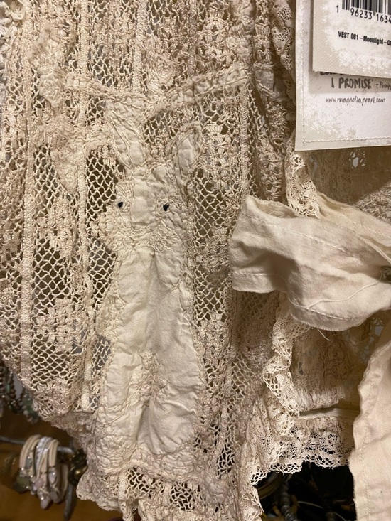 Magnolia Pearl Lace Crochet Idalia Vest - Picture 4 of 5